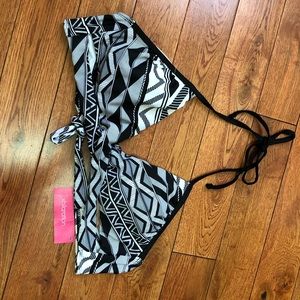 Black and white bathing suit top